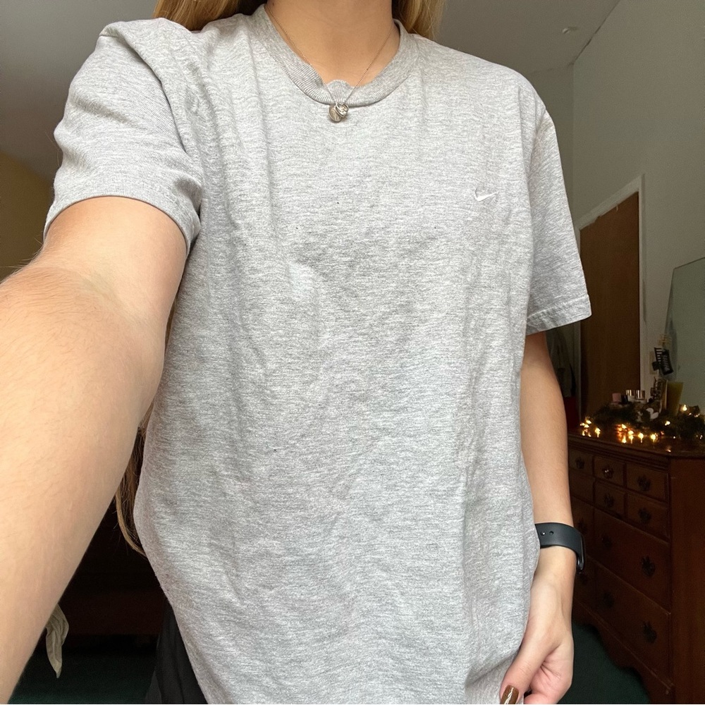 2000s grey Nike tee